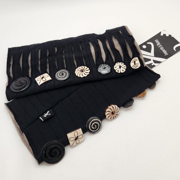 Leopards & Roses Wearable Art For The Funky At Heart Gloves - Picture 2 of 15